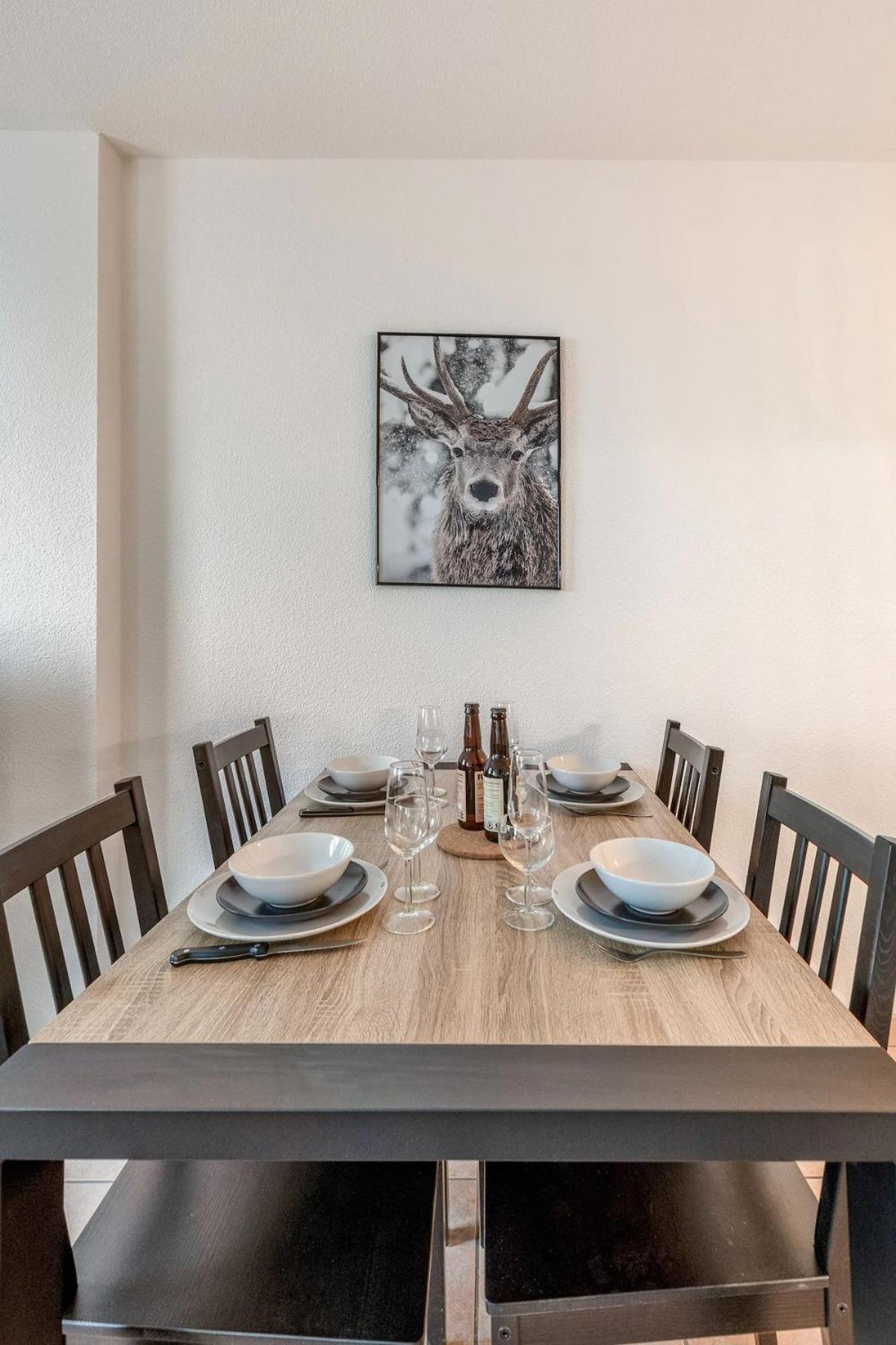 Superbe Appartement - Parking Gratuit - 4 Personnes Шамбери Екстериор снимка